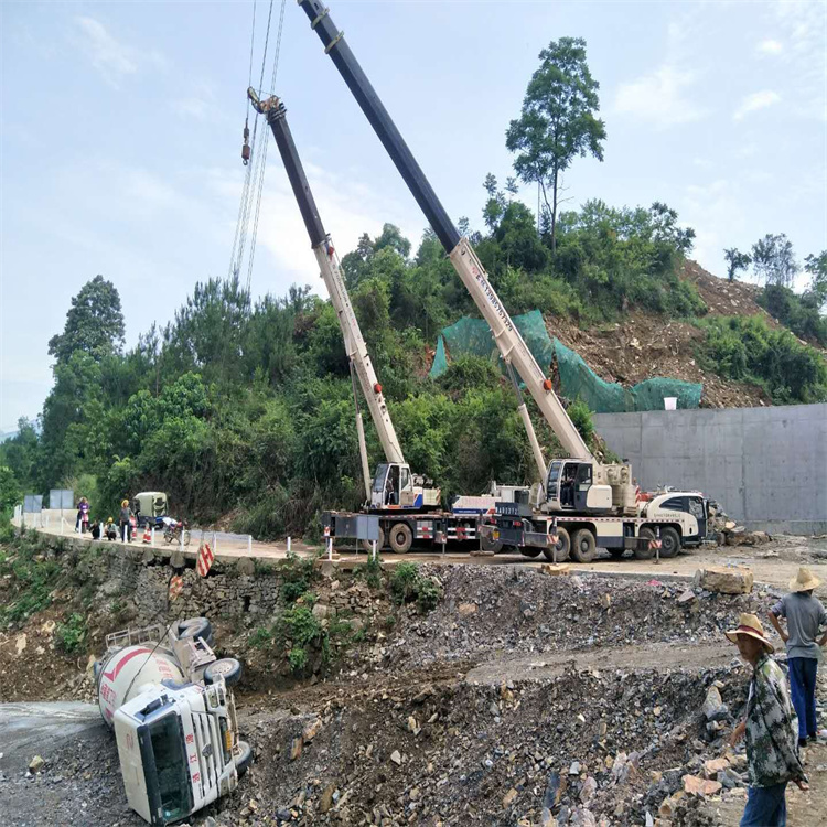 蓬溪汽车掉沟里叫吊车救援要多少钱